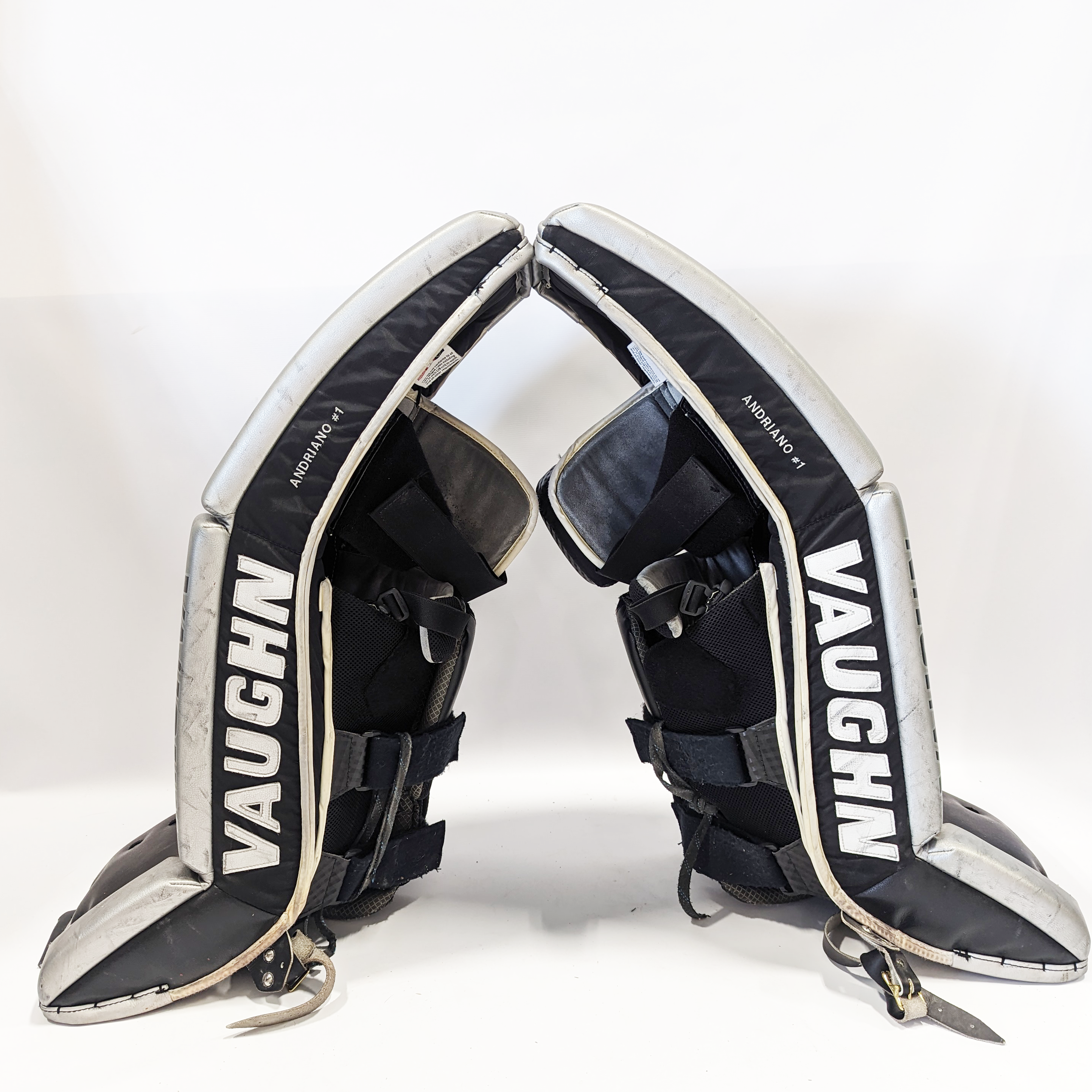 Vaughn Velocity VE8 - Jambières de gardien NCAA Pro Stock d'occasion (noir/orange/gris)