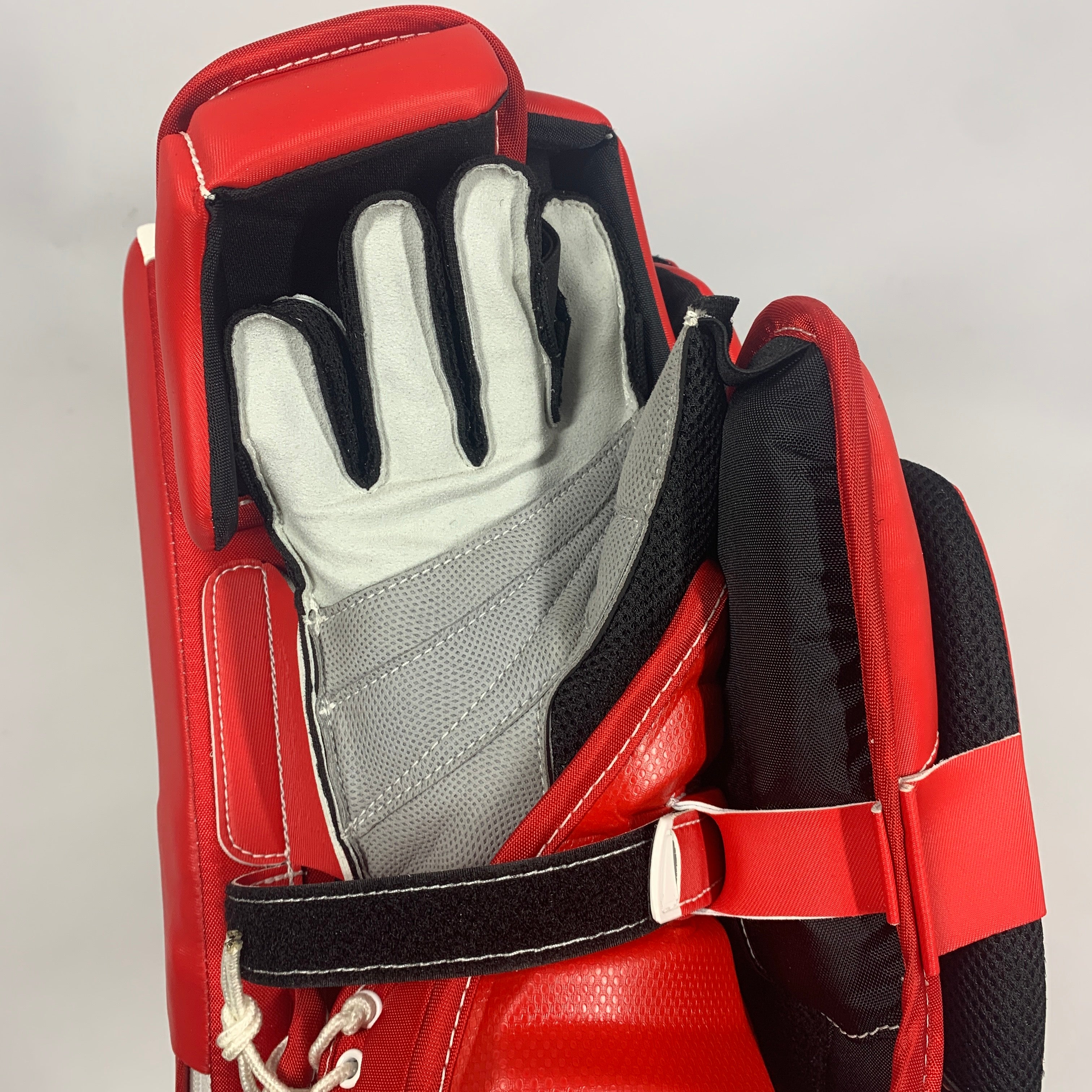 Nouveau bloqueur de gardien CCM Axis Pro Stock (blanc/rouge/noir)