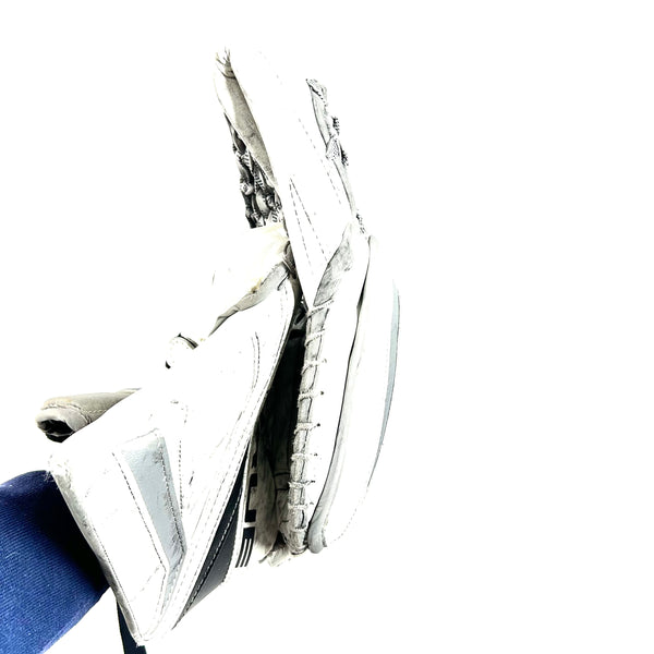 True L12.2 - Used Pro Stock Goalie Glove (White/Grey)