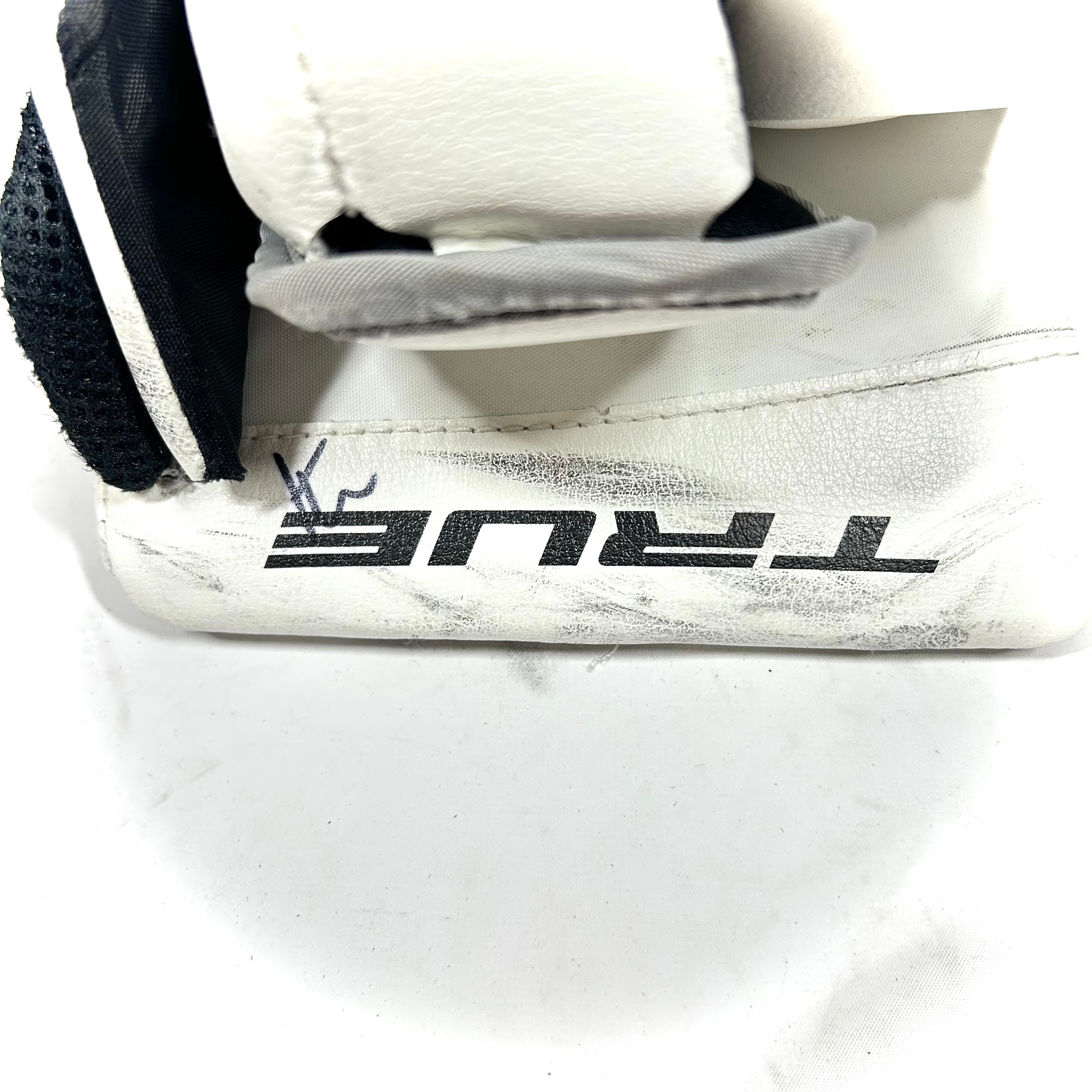True L12.2 - Used Pro Stock Goalie Blocker (White/Grey)