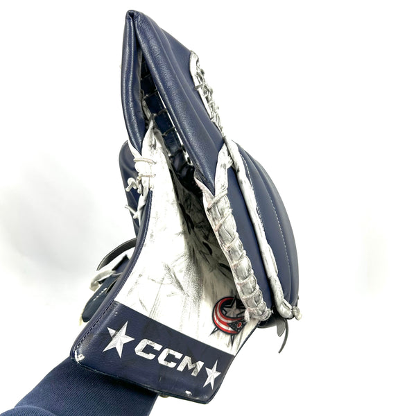CCM Extreme Flex 6 - Used AHL Pro Stock Goalie Glove (White/Blue)