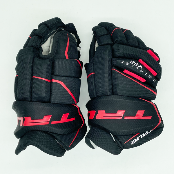 True Catalyst XSE Gloves - Intermediate (Black/Red)