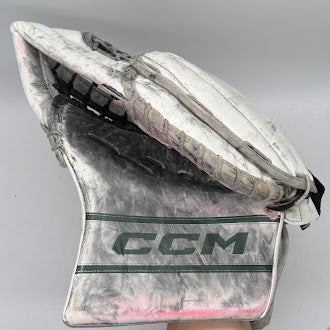CCM Extreme Flex 6 - Used NCAA Goalie Glove (Green/White)