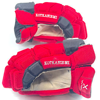 Bauer Vapor Hyperlite - Used NHL Pro Stock Glove - Jesperi Kotkaniemi (Red/Black)