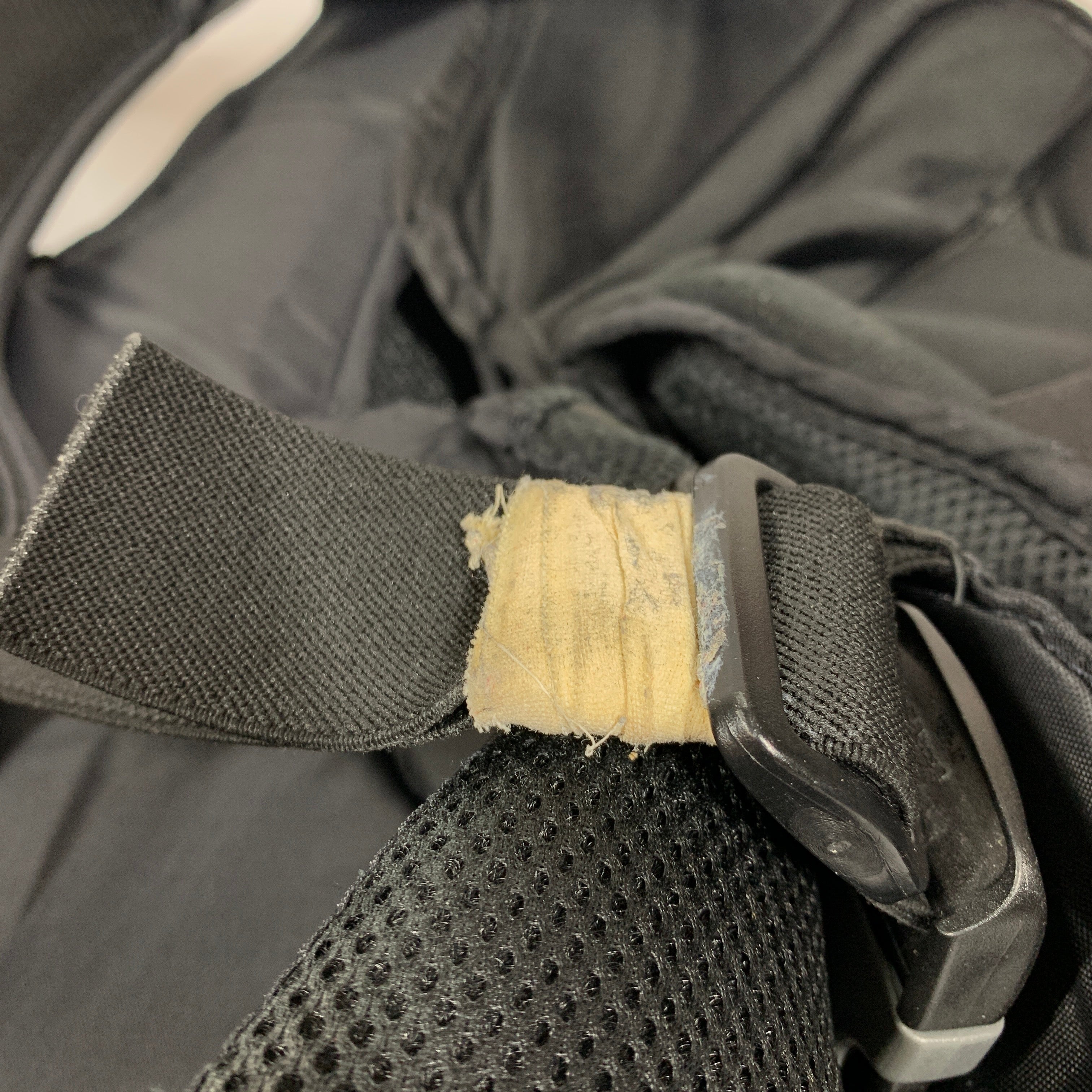 Vaughn VE8 - Plastron de gardien de but Pro Stock d'occasion (noir/or)