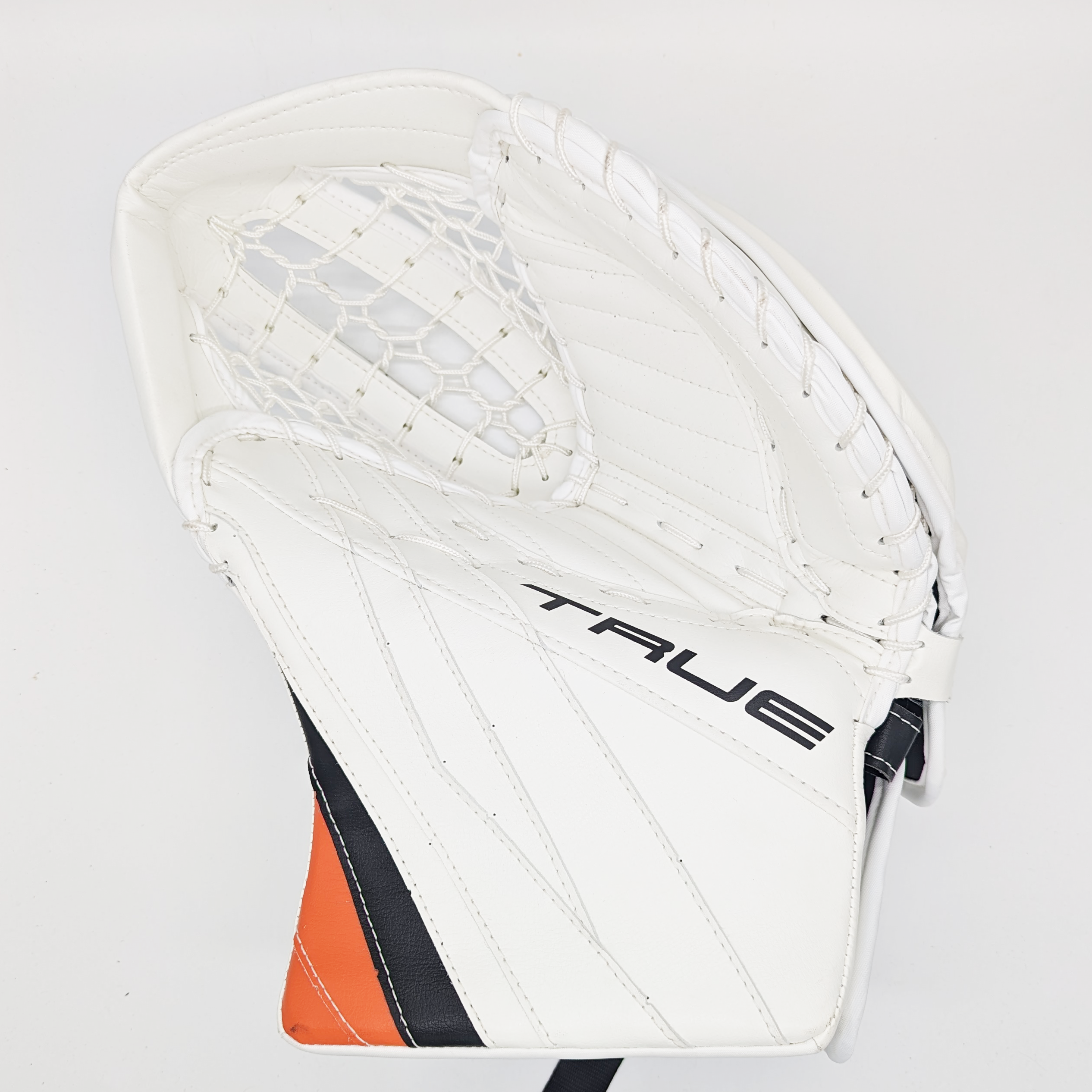Felix Sandstrom - True L20.2 - Gant de gardien de but NHL Pro Stock (blanc/orange)