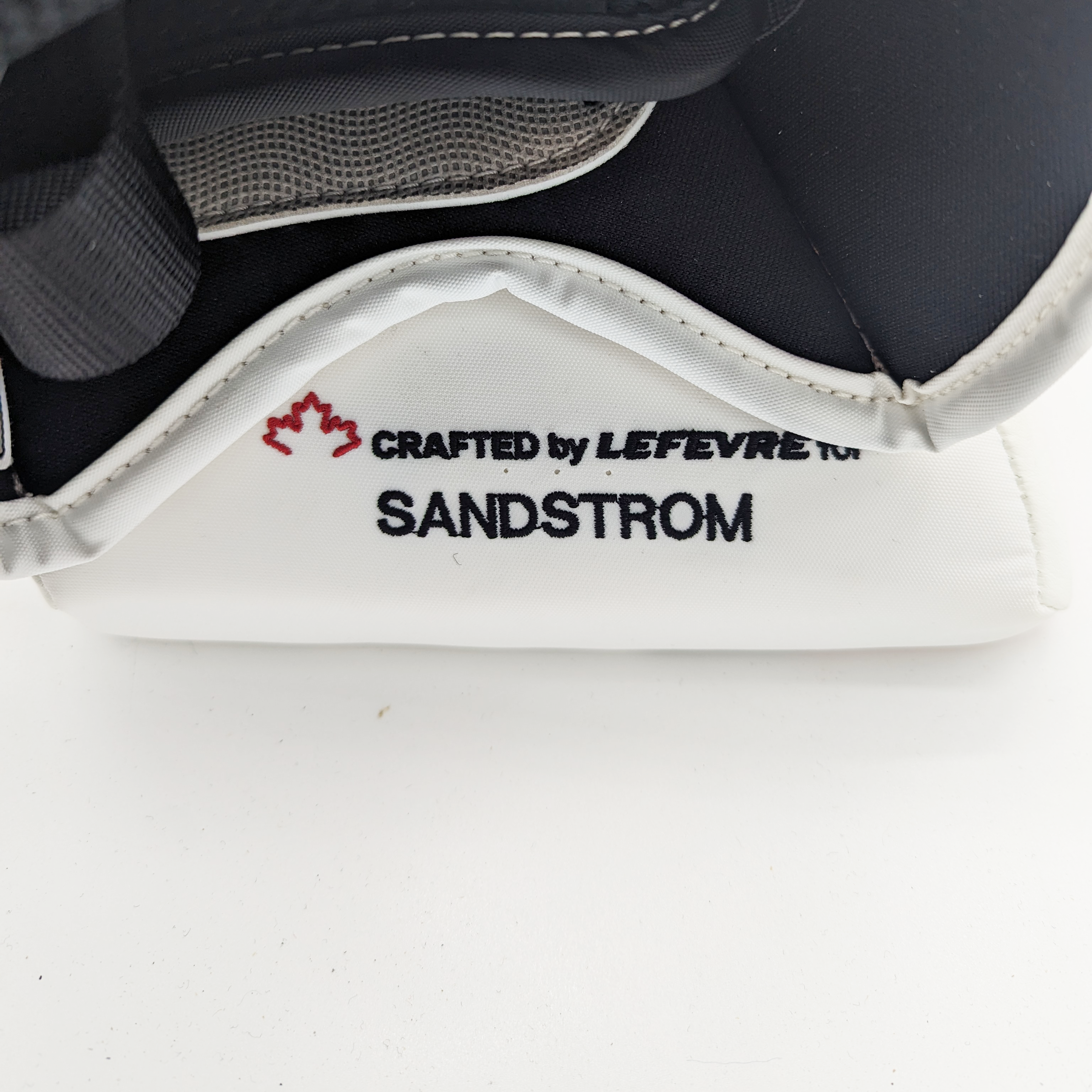 Felix Sandstrom - True L20.2 - Gant de gardien de but NHL Pro Stock (blanc/orange)